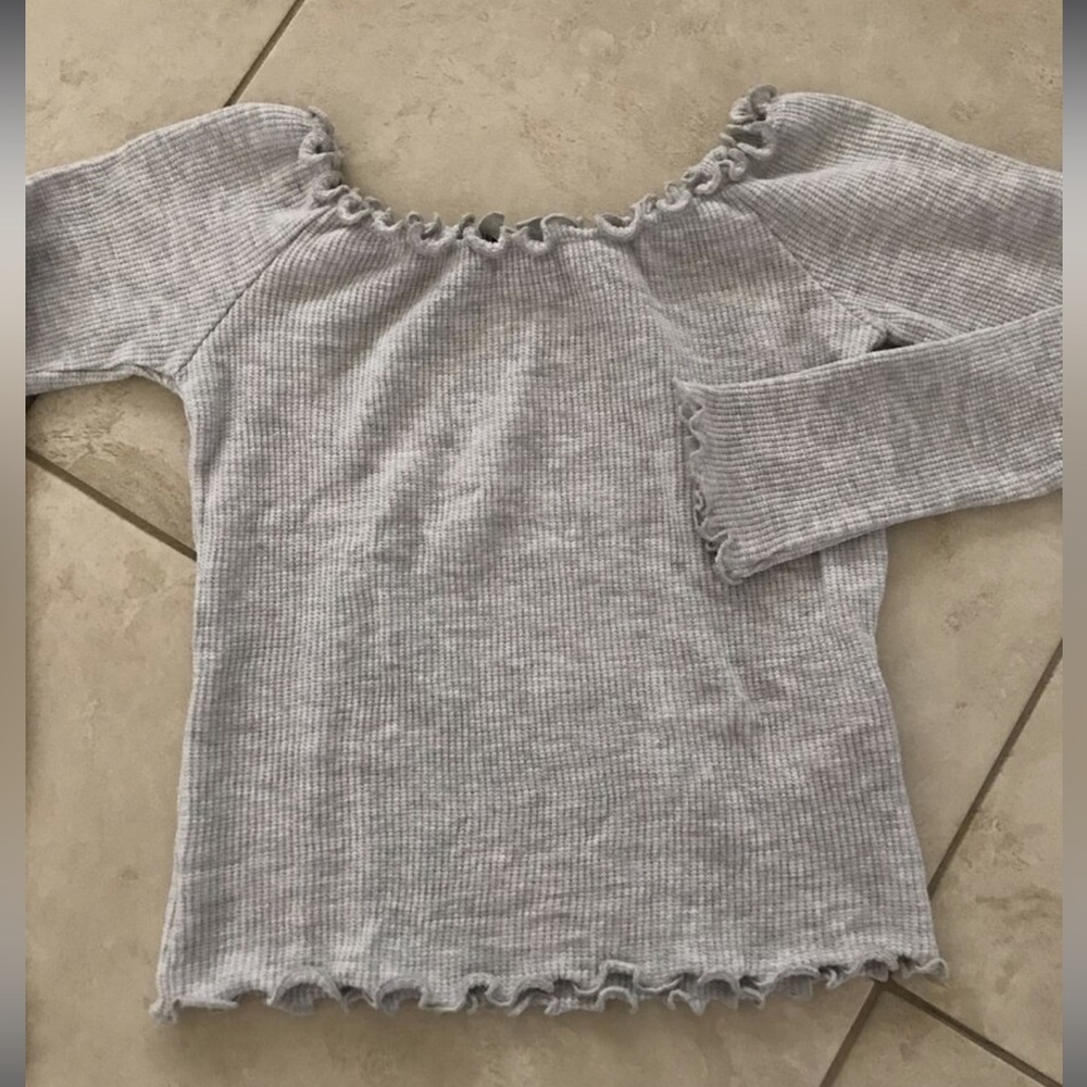 Brandy Melville Grey lettuce edge long sleeve crop top